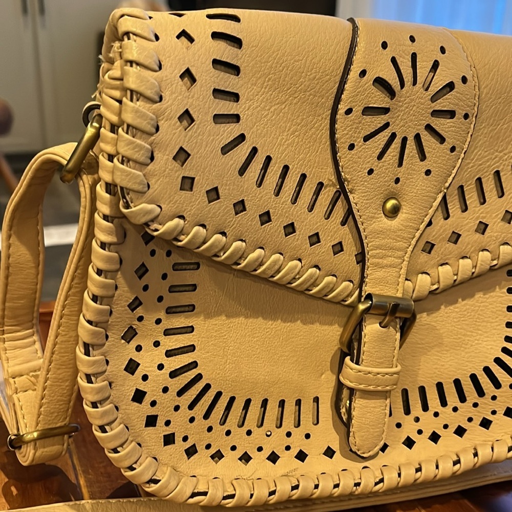 Street Level Crossbody - Picture 2 of 5